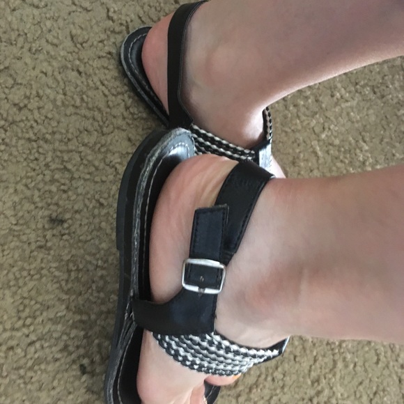 Woman’s Sandals - Picture 3 of 3